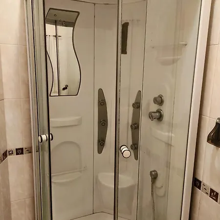 Perfect Near Airport 3 בית אירוח